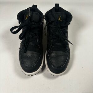 Nike Air Jordan 1 Mid Retro Sneaker Youth Black Gold 13C